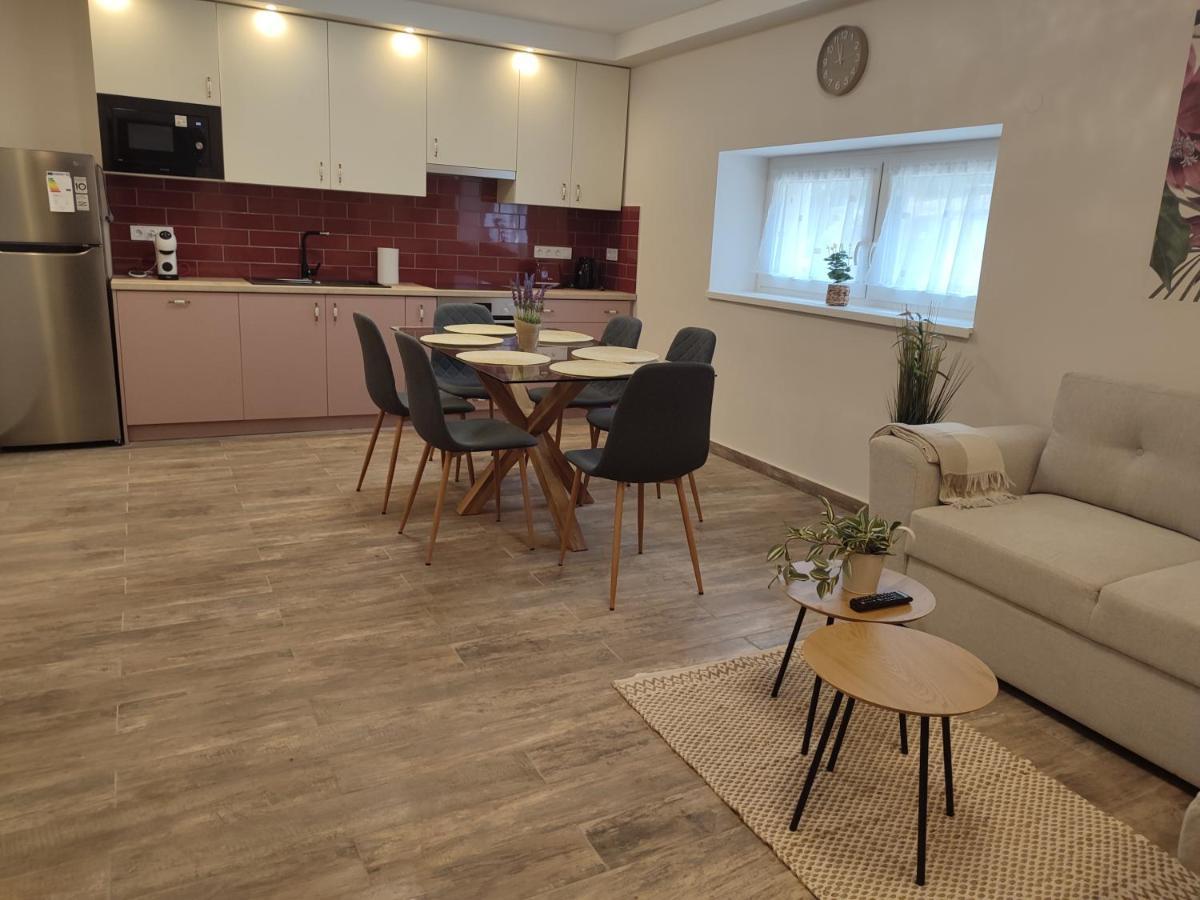 Voeroesko Apartmanhaz Balatonalmádi Exteriér fotografie