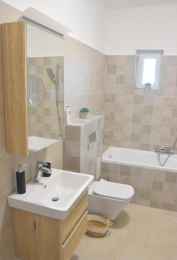 Voeroesko Apartmanhaz Balatonalmádi Exteriér fotografie